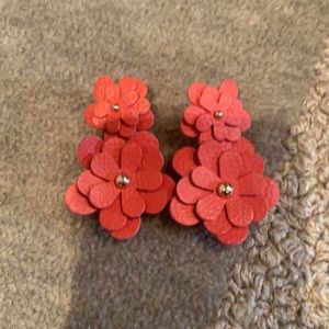 Beaublebar flower earrings